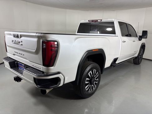 Used 2024 GMC Sierra 3500 Denali Ultimate image 10