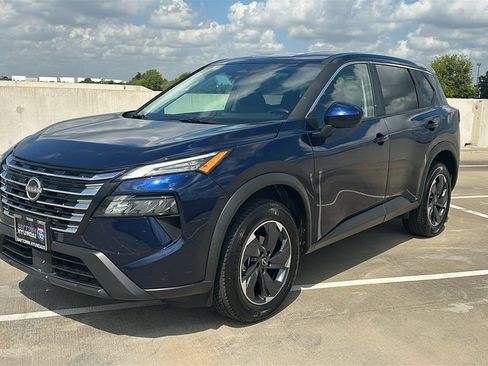 Used 2025 Nissan Rogue SV FWD image 8