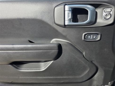 Used 2023 Jeep Wrangler Sport S image 16