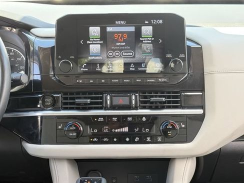 Used 2025 Nissan Pathfinder SL AWD/4WD image 16