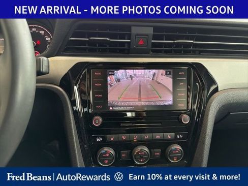 Used 2022 Volkswagen Passat 2.0T SE FWD image 12
