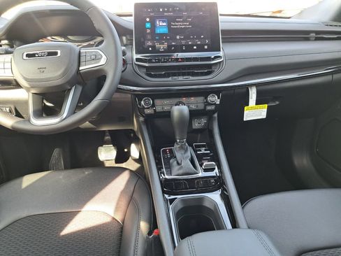 New 2026 Jeep Compass Latitude AWD/4WD image 23