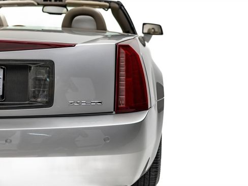 Used 2005 Cadillac XLR image 23