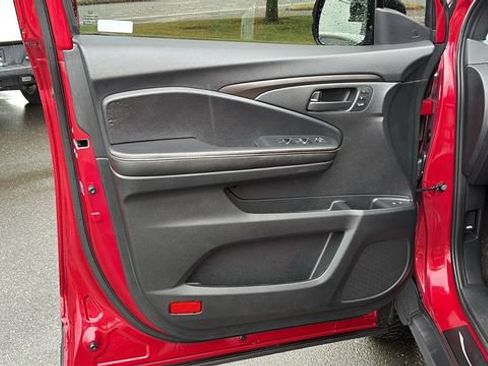 Used 2025 Honda Passport TrailSport image 8