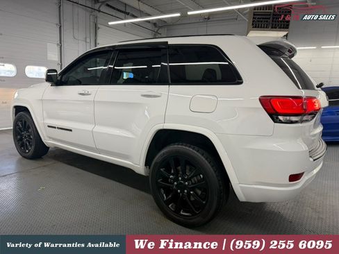 Used 2018 Jeep Grand Cherokee Altitude AWD/4WD image 11