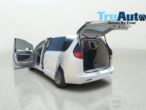 Used 2023 Chrysler Voyager LX FWD image 13