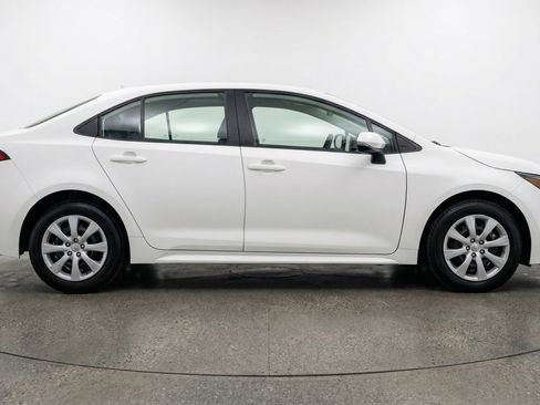 Used 2025 Toyota Corolla LE FWD image 11