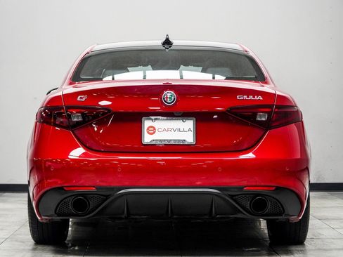 Used 2022 Alfa Romeo Giulia Veloce image 11