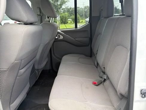 Used 2017 Nissan Frontier SV w/ SV Value Truck Package RWD image 4