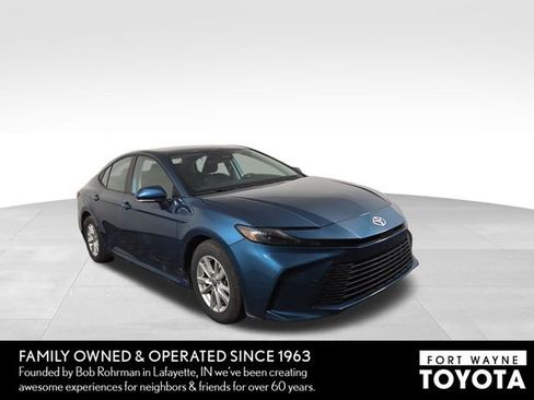 Used 2025 Toyota Camry LE image 4