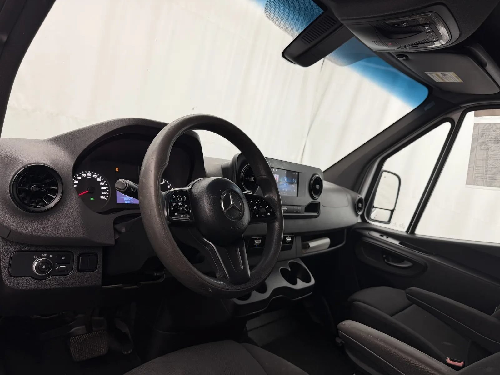 Used 2019 Mercedes-Benz Sprinter 2500 image 14