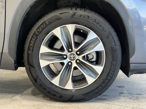 Used 2023 Toyota Highlander XLE image 10