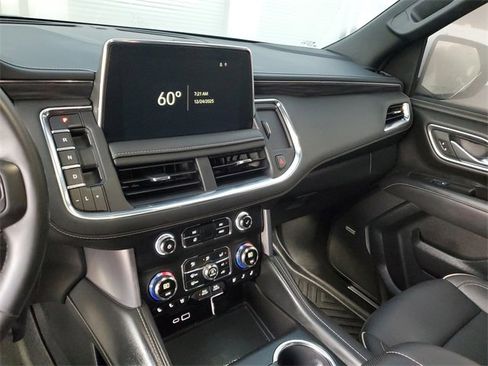 Used 2024 GMC Yukon XL SLT w/ SLT Luxury Package image 26