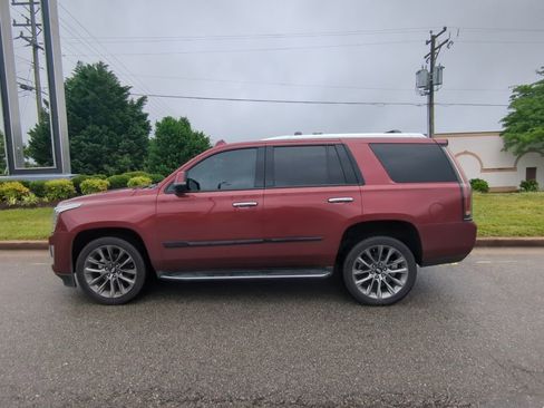 Used 2020 Cadillac Escalade Luxury w/ Escalade Sport Edition AWD/4WD image 6