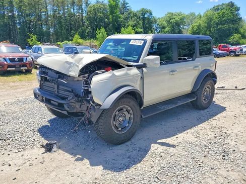 Used 2025 Ford Bronco Outer Banks w/ Sasquatch Package AWD/4WD image 2
