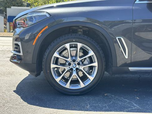 Used 2022 BMW X5 xDrive40i w/ Executive Package AWD/4WD image 13