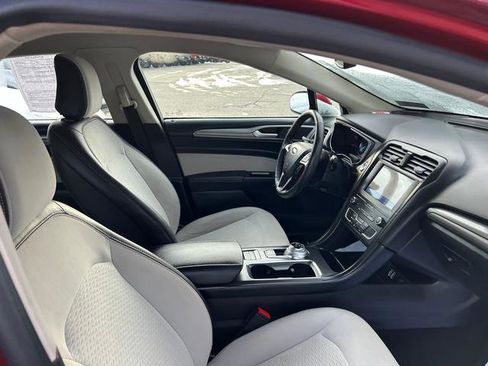 Used 2020 Ford Fusion SE w/ Equipment Group 151A image 23