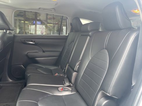 Used 2022 Toyota Highlander XLE image 49