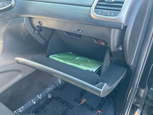 Used 2019 Jeep Grand Cherokee Altitude image 32