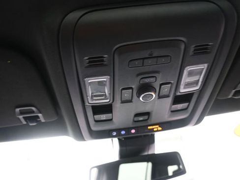 Used 2022 Chevrolet Suburban LT w/ LT Signature Plus Package image 12