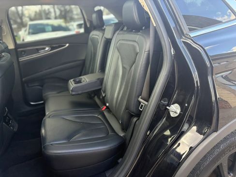 Used 2022 Lincoln Nautilus Reserve w/ Equipment Group 201A image 11