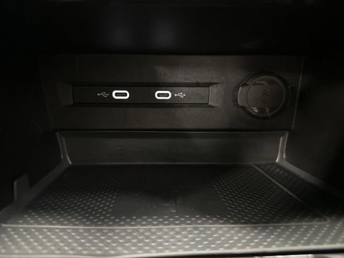 Used 2022 Volkswagen Taos SEL image 23