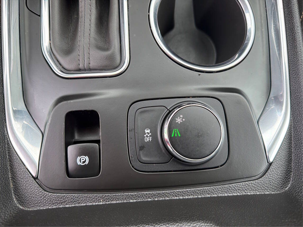 Used 2018 Chevrolet Traverse LT w/ LPO, 'HIT The Road' Package FWD image 29