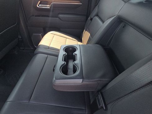 Used 2022 Chevrolet Silverado 1500 High Country w/ Z71 Off-Road Package image 22