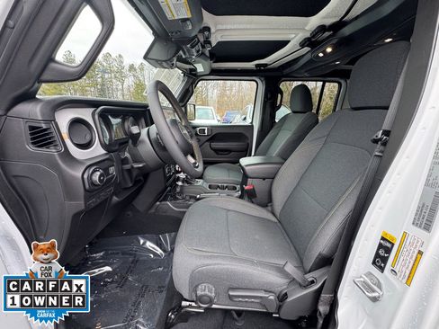 Used 2024 Jeep Wrangler Sport S image 5