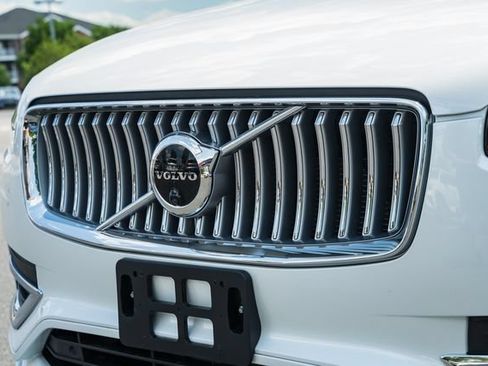 Certified 2023 Volvo XC90 B6 Plus AWD/4WD image 12