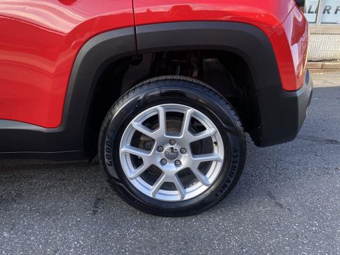 Used 2019 Jeep Renegade Latitude w/ Cold Weather Group image 23