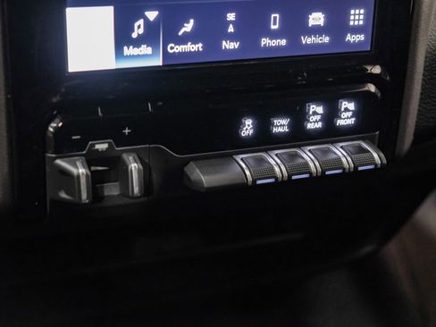 Used 2024 RAM 2500 Big Horn w/ Sport Appearance Package image 27