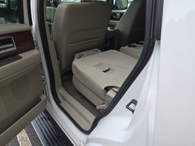 Used 2011 Lincoln Navigator 4WD image 39