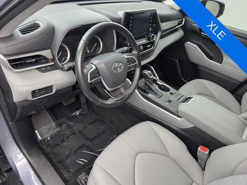 Used 2022 Toyota Highlander XLE FWD image 10