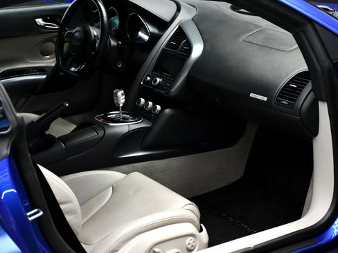 Used 2011 Audi R8 V10 image 49