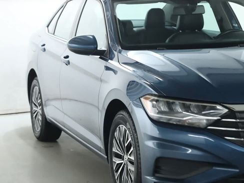Used 2019 Volkswagen Jetta SE w/ Cold Weather Package FWD image 8