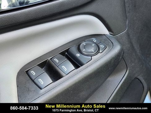 Used 2023 Chevrolet Equinox LT w/ Driver Convenience Package image 17