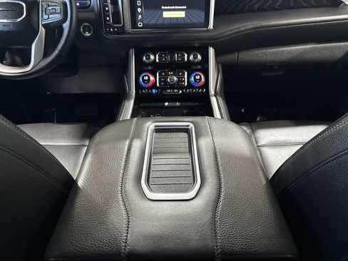 Used 2023 GMC Yukon Denali AWD/4WD image 22