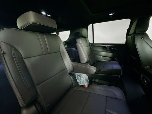 New 2026 Chevrolet Suburban RST w/ Advanced Technology Package AWD/4WD image 32