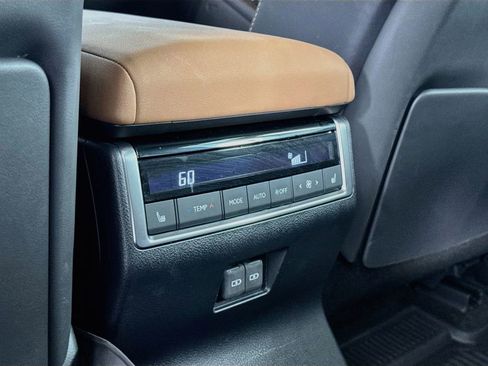 Used 2024 Lexus GX 550 w/ Accessory Package (Z1) AWD/4WD image 40
