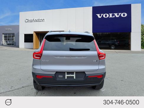 New 2026 Volvo XC40 B5 Core w/ Climate Package image 4