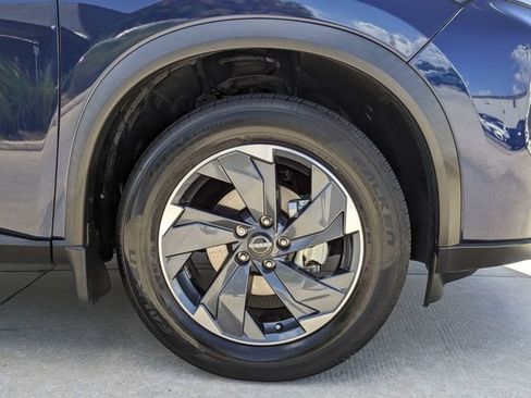 Used 2024 Nissan Rogue SV w/ SV Premium Package FWD image 11