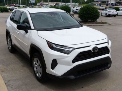 Used 2023 Toyota RAV4 LE FWD image 7