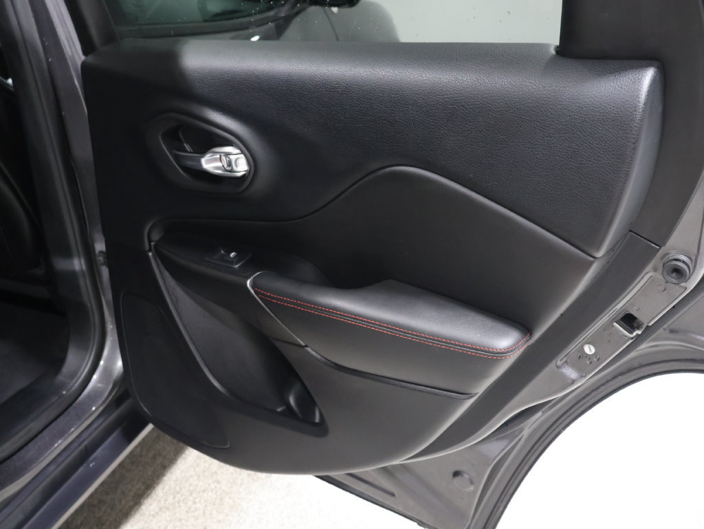 Used 2019 Jeep Cherokee Trailhawk w/ Cold Weather Group AWD/4WD image 22