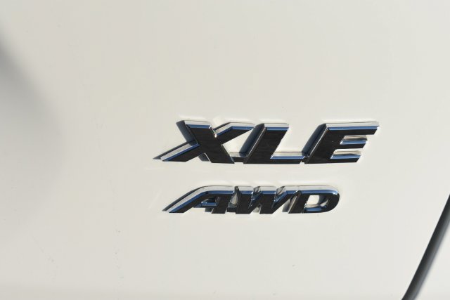 Used 2025 Toyota RAV4 XLE AWD/4WD image 14