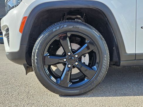 Used 2023 Jeep Grand Cherokee Altitude AWD/4WD image 14