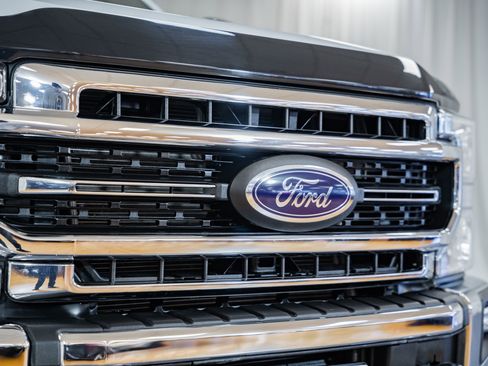 Used 2022 Ford F350 Lariat w/ Chrome Package image 7