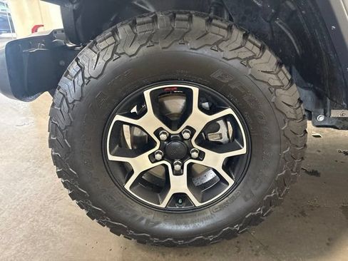 Used 2019 Jeep Wrangler Unlimited Rubicon w/ LED Lighting Group AWD/4WD image 7