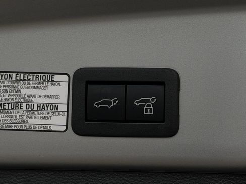 Used 2022 Toyota Corolla Cross XLE w/ Convenience Package FWD image 30