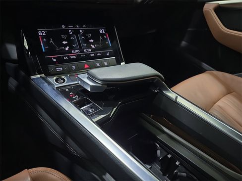 Used 2024 Audi Q8 e-tron Premium image 26